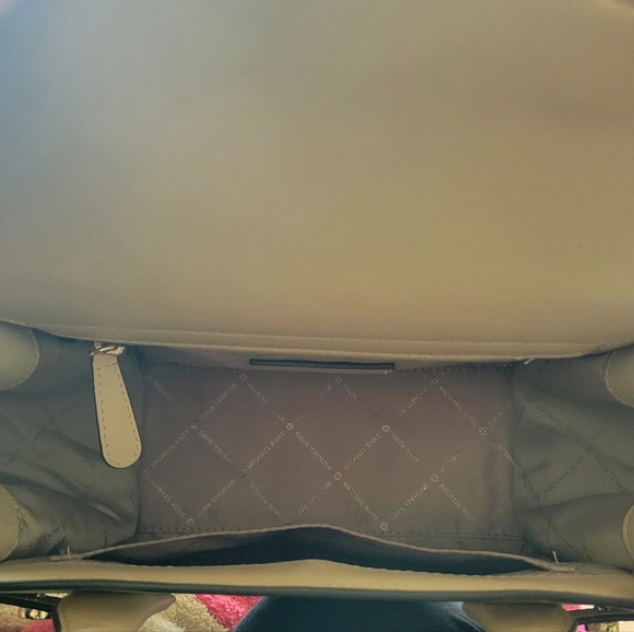 Michael Kors Sunshine yellow tote/crossbody - Picture 6 of 6